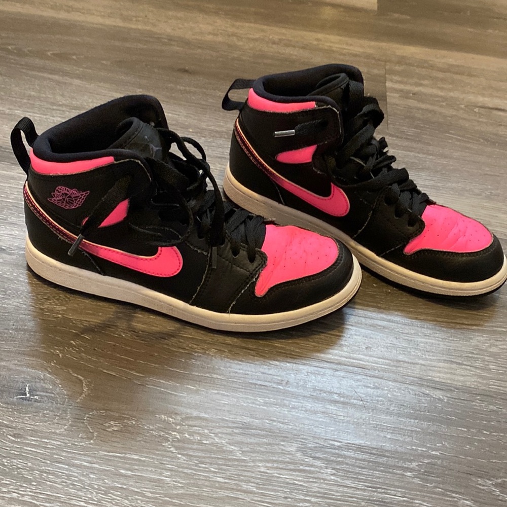 Nike Air Jordan 1 Retro 2.5Y Black Hyper Pink